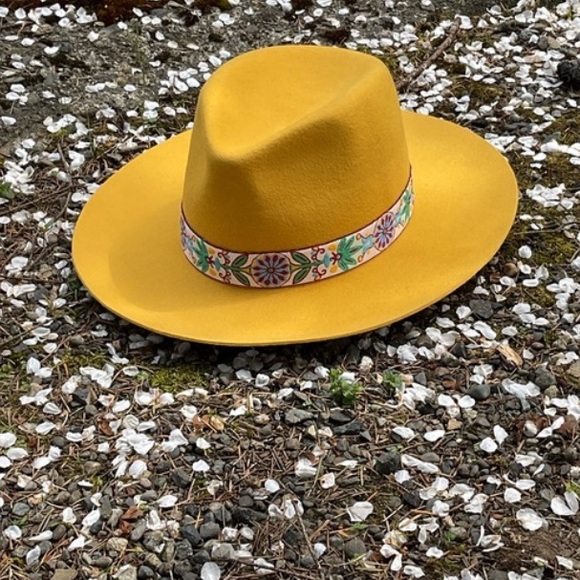 Margot Marigold Trim Pinched Hard Shell Hat New - Picture 9 of 10